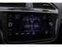 Volkswagen Tiguan Highline Business R 1.4 TSI 150pk DSG Automaat Trekhaak, Elektrische achterklep, Adaptive cruise control, LED koplampen, Navigatie