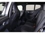 Volvo EX40 Extended Range Ultra Black Ed. 82 kWh - Panorama/schuifdak - IntelliSafe Assist & Surround - 360º Camera - Harman/Kardon audio - Verwarmde voorstoelen & stuur - Parkeersensoren voor & achter - Draadloze tel. lader - Warmtepomp - Extra getint glas - 19' LMV