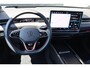 Volkswagen ID.7 Tourer GTX Limited Edition 86 kWh 340PK / 250kW, 60 maanden / 100.000km garantie, warmtepomp, wegklapbare trekhaak, adaptief onderstel (dcc), 20" LMV, Harman & Kardon geluidssysteem (13 speaker 700 watt met subwoofer), head-up display, rondomzichtcamera (area view), verwarm- en ventileerbare voorstoelen met elektrische stoelverstelling, massagefunctie en geheugen, verwarmbare achterbank, verwarmbaar multifunctioneel lederen stuurwiel, parkeerassistent (park assist pro), draadloze telefoonlader, verwarmbare voorruit (infrarood), LED Matrix (IQ.Lights), dodehoekdetectie (side assist), 4 wielaandrijving (4motion), discover pro max navigatie scherm, elektrisch verstel-, verwarm- en inklapbare buitenspiegels, Apple Carplay & Android Auto, parkeersensoren voor en achter (pdc), navigatie, DAB+, 3-zone climatronic etc.