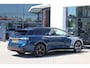 Volkswagen ID.7 Tourer GTX Limited Edition 86 kWh 340PK / 250kW, 60 maanden / 100.000km garantie, warmtepomp, wegklapbare trekhaak, adaptief onderstel (dcc), 20" LMV, Harman & Kardon geluidssysteem (13 speaker 700 watt met subwoofer), head-up display, rondomzichtcamera (area view), verwarm- en ventileerbare voorstoelen met elektrische stoelverstelling, massagefunctie en geheugen, verwarmbare achterbank, verwarmbaar multifunctioneel lederen stuurwiel, parkeerassistent (park assist pro), draadloze telefoonlader, verwarmbare voorruit (infrarood), LED Matrix (IQ.Lights), dodehoekdetectie (side assist), 4 wielaandrijving (4motion), discover pro max navigatie scherm, elektrisch verstel-, verwarm- en inklapbare buitenspiegels, Apple Carplay & Android Auto, parkeersensoren voor en achter (pdc), navigatie, DAB+, 3-zone climatronic etc.