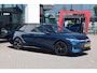 Volkswagen ID.7 Tourer GTX Limited Edition 86 kWh 340PK / 250kW, 60 maanden / 100.000km garantie, warmtepomp, wegklapbare trekhaak, adaptief onderstel (dcc), 20" LMV, Harman & Kardon geluidssysteem (13 speaker 700 watt met subwoofer), head-up display, rondomzichtcamera (area view), verwarm- en ventileerbare voorstoelen met elektrische stoelverstelling, massagefunctie en geheugen, verwarmbare achterbank, verwarmbaar multifunctioneel lederen stuurwiel, parkeerassistent (park assist pro), draadloze telefoonlader, verwarmbare voorruit (infrarood), LED Matrix (IQ.Lights), dodehoekdetectie (side assist), 4 wielaandrijving (4motion), discover pro max navigatie scherm, elektrisch verstel-, verwarm- en inklapbare buitenspiegels, Apple Carplay & Android Auto, parkeersensoren voor en achter (pdc), navigatie, DAB+, 3-zone climatronic etc.