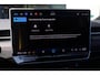 Volkswagen ID.7 Tourer GTX Limited Edition 86 kWh 340PK / 250kW, 60 maanden / 100.000km garantie, warmtepomp, wegklapbare trekhaak, adaptief onderstel (dcc), 20" LMV, Harman & Kardon geluidssysteem (13 speaker 700 watt met subwoofer), head-up display, rondomzichtcamera (area view), verwarm- en ventileerbare voorstoelen met elektrische stoelverstelling, massagefunctie en geheugen, verwarmbare achterbank, verwarmbaar multifunctioneel lederen stuurwiel, parkeerassistent (park assist pro), draadloze telefoonlader, verwarmbare voorruit (infrarood), LED Matrix (IQ.Lights), dodehoekdetectie (side assist), 4 wielaandrijving (4motion), discover pro max navigatie scherm, elektrisch verstel-, verwarm- en inklapbare buitenspiegels, Apple Carplay & Android Auto, parkeersensoren voor en achter (pdc), navigatie, DAB+, 3-zone climatronic etc.