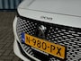 Peugeot e-208 GT Pack Alcantara stoelen | Panoramadak | Fietsendragerhaak | Achteruitrijcamera | Adeptieve cruise control | Stoelverwarming | Apple carplay & Android auto