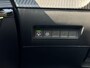 Peugeot e-208 GT Pack Alcantara stoelen | Panoramadak | Fietsendragerhaak | Achteruitrijcamera | Adeptieve cruise control | Stoelverwarming | Apple carplay & Android auto