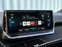 Peugeot e-208 GT Pack Alcantara stoelen | Panoramadak | Fietsendragerhaak | Achteruitrijcamera | Adeptieve cruise control | Stoelverwarming | Apple carplay & Android auto