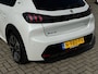 Peugeot e-208 GT Pack Alcantara stoelen | Panoramadak | Fietsendragerhaak | Achteruitrijcamera | Adeptieve cruise control | Stoelverwarming | Apple carplay & Android auto