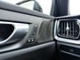 Volvo V60 B4 211pk Plus Dark / Sportstoelen / Panorama dak / Harman en Kardonn audio / Lightning pakket / Trekhaak / 360 graden camera /