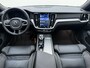Volvo V60 B4 211pk Plus Dark / Sportstoelen / Panorama dak / Harman en Kardonn audio / Lightning pakket / Trekhaak / 360 graden camera /
