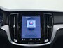 Volvo V60 B4 211pk Plus Dark / Sportstoelen / Panorama dak / Harman en Kardonn audio / Lightning pakket / Trekhaak / 360 graden camera /