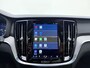 Volvo V60 B4 211pk Plus Dark / Sportstoelen / Panorama dak / Harman en Kardonn audio / Lightning pakket / Trekhaak / 360 graden camera /