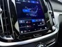Volvo V60 B4 211pk Plus Dark / Sportstoelen / Panorama dak / Harman en Kardonn audio / Lightning pakket / Trekhaak / 360 graden camera /