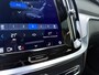 Volvo V60 B4 211pk Plus Dark / Sportstoelen / Panorama dak / Harman en Kardonn audio / Lightning pakket / Trekhaak / 360 graden camera /