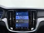 Volvo V60 B4 211pk Plus Dark / Sportstoelen / Panorama dak / Harman en Kardonn audio / Lightning pakket / Trekhaak / 360 graden camera /