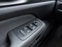 Volvo V60 B4 211pk Plus Dark / Sportstoelen / Panorama dak / Harman en Kardonn audio / Lightning pakket / Trekhaak / 360 graden camera /