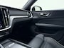 Volvo V60 B4 211pk Plus Dark / Sportstoelen / Panorama dak / Harman en Kardonn audio / Lightning pakket / Trekhaak / 360 graden camera /