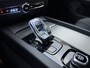 Volvo V60 B4 211pk Plus Dark / Sportstoelen / Panorama dak / Harman en Kardonn audio / Lightning pakket / Trekhaak / 360 graden camera /