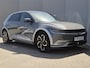 Hyundai Ioniq 5 Lounge 73kWh / SOH 100% / Dealer onderhouden / Fabrieksgarantie tot 03-2027 / warmtepomp / zonnepaneel / CCS snelladen / Trekgewicht 1600 kg / WLTP bereik 481 km bereik stad 686 km / Stuur- Stoel & Achterbank verwarming / Rondomzicht camera /