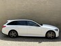 Mercedes-Benz C-klasse 300 e AMG Line 313pk | Panoramadak | Leder | Trekhaak wegklapbaar | 360 camera | Laser LED | Keyless | Memory | Stoelverwarming&koeling | Cruise control | Head up | Sfeerverlichting | Widescreen | Volledig onderhouden