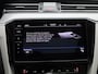 Volkswagen Passat Variant 1.4 TSI PHEV GTE Business 218 PK| Dealeronderhouden | Panoramadak | Navigatie Pro | Trekhaak | 360 Camera | Head-Updisplay | Stoelverwarming Voor & Achter | Stuurwielverwarming | Achterklep Elektrisch
