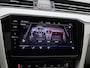 Volkswagen Passat Variant 1.4 TSI PHEV GTE Business 218 PK| Dealeronderhouden | Panoramadak | Navigatie Pro | Trekhaak | 360 Camera | Head-Updisplay | Stoelverwarming Voor & Achter | Stuurwielverwarming | Achterklep Elektrisch