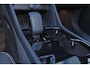 Volvo EX40 Performance Ultra Black Edition 82 kWh - Panorama/schuifdak - IntelliSafe Assist & Surround - 360º Camera - Harman/Kardon audio - Verwarmde voorstoelen, stuur & achterbank - Parkeersensoren voor & achter - Elektr. bedienb. voorstoelen met geheugen links - Draadloze tel. lader - Warmtepomp - Extra getint glas - Inklapbare trekhaak - 20' LMV