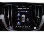 Volvo V60 T6 Plug-in hybrid AWD Ultra Dark | Elektrisch verstelbare voorstoelen met memory | 360 graden camera | Blind spot | Verwarmbare voorstoelen en achterbank | Android Auto/Apple CarPlay | Adaptieve cruis controle | Keyless Entry