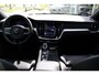 Volvo V60 T6 Plug-in hybrid AWD Ultra Dark | Elektrisch verstelbare voorstoelen met memory | 360 graden camera | Blind spot | Verwarmbare voorstoelen en achterbank | Android Auto/Apple CarPlay | Adaptieve cruis controle | Keyless Entry