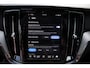 Volvo V60 T6 Plug-in hybrid AWD Ultra Dark | Elektrisch verstelbare voorstoelen met memory | 360 graden camera | Blind spot | Verwarmbare voorstoelen en achterbank | Android Auto/Apple CarPlay | Adaptieve cruis controle | Keyless Entry