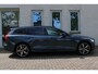 Volvo V60 T6 Plug-in hybrid AWD Ultra Dark | Elektrisch verstelbare voorstoelen met memory | 360 graden camera | Blind spot | Verwarmbare voorstoelen en achterbank | Android Auto/Apple CarPlay | Adaptieve cruis controle | Keyless Entry