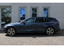 Volvo V60 T6 Plug-in hybrid AWD Ultra Dark | Elektrisch verstelbare voorstoelen met memory | 360 graden camera | Blind spot | Verwarmbare voorstoelen en achterbank | Android Auto/Apple CarPlay | Adaptieve cruis controle | Keyless Entry