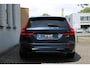 Volvo V60 T6 Plug-in hybrid AWD Ultra Dark | Elektrisch verstelbare voorstoelen met memory | 360 graden camera | Blind spot | Verwarmbare voorstoelen en achterbank | Android Auto/Apple CarPlay | Adaptieve cruis controle | Keyless Entry