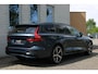 Volvo V60 T6 Plug-in hybrid AWD Ultra Dark | Elektrisch verstelbare voorstoelen met memory | 360 graden camera | Blind spot | Verwarmbare voorstoelen en achterbank | Android Auto/Apple CarPlay | Adaptieve cruis controle | Keyless Entry