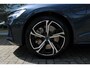 Volvo V60 T6 Plug-in hybrid AWD Ultra Dark | Elektrisch verstelbare voorstoelen met memory | 360 graden camera | Blind spot | Verwarmbare voorstoelen en achterbank | Android Auto/Apple CarPlay | Adaptieve cruis controle | Keyless Entry