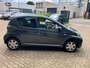 Toyota Aygo 1.0-12V Cool / 5 DEURS / ZUINIG / KM+NAP / METALLIC / APK JUNI 2027