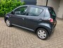 Toyota Aygo 1.0-12V Cool / 5 DEURS / ZUINIG / KM+NAP / METALLIC / APK JUNI 2027