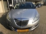 Lancia Delta 1.4-16V Argento / APK MAART 2027 / NWE DISTRIBUTIE / COMPLETE UITVOERING / ALU VELGEN
