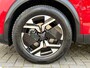 Peugeot 2008 Allure Pack 1.2 Hybrid 145pk e-DCS6 | STOELVERW. | ADAPTIVE CRUISE | KEYLESS ENTRY | 360° CAMERA | DODEHOEKBEW. | NAVI | LEDER/STOF |