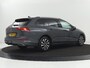 Volkswagen Golf 1.5 TSI Active Life | Trekhaak | Stoelverwarming | Carplay | Sfeerverlichting | Navigatie | Adaptive cruise | Parkeerhulp | Stuurverwarming | Bluetooth | Climate control