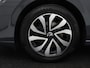 Volkswagen Golf 1.5 TSI Active Life | Trekhaak | Stoelverwarming | Carplay | Sfeerverlichting | Navigatie | Adaptive cruise | Parkeerhulp | Stuurverwarming | Bluetooth | Climate control