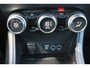 Renault Captur 1.3 TCe 140 PK Intens | Camera achter en sensoren voor | 18" LM Velgen |