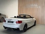 BMW 2-Serie Cabrio M235i - AUTOMAAT - PARELMOER WIT - LEER - NAVIGATIE - HARMAN KARDON - M PERFORMANCE UITLAAT
