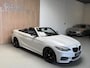 BMW 2-Serie Cabrio M235i - AUTOMAAT - PARELMOER WIT - LEER - NAVIGATIE - HARMAN KARDON - M PERFORMANCE UITLAAT