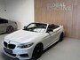 BMW 2-Serie Cabrio M235i - AUTOMAAT - PARELMOER WIT - LEER - NAVIGATIE - HARMAN KARDON - M PERFORMANCE UITLAAT