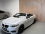 BMW 2-Serie Cabrio M235i - AUTOMAAT - PARELMOER WIT - LEER - NAVIGATIE - HARMAN KARDON - M PERFORMANCE UITLAAT