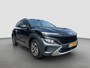 Hyundai Kona 1.6 GDI HEV 141pk Fashion | Carplay | Climate | Adapt. Cruise | Velgen | Premium Audio | Head-up Display | Keyless entry | Parkeersensoren | Navigatie | Climate controle