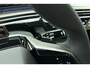 Peugeot E-3008 GT Long Range 97 kWh 230 Pk | OP VOORRAAD | UNIEK | WLTP 680 Actieradius | Trekhaak | Panoramisch Schuif/Kantel Dak | Alcantara Executive Interior