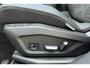 Peugeot E-3008 GT Long Range 97 kWh 230 Pk | OP VOORRAAD | UNIEK | WLTP 680 Actieradius | Trekhaak | Panoramisch Schuif/Kantel Dak | Alcantara Executive Interior