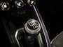 Renault Clio 90PK TCe Intens | Trekhaak | Armsteun | Navi | Parkeersensoren | Climate Control | Apple CarPlay/Android Auto | Cruise Control | Lichtmetalen Velgen | Full LED | Licht & Regen Sensor |
