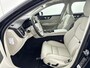 Volvo V60 T6 Recharge Ultra Bright | 18" | Harman Kardon | Panoramadak | Head-Up | Full LED | 360 Camera | Elektr. verst. Stoelen | Stoel/Stuur/Achterbankverwarming | Adaptieve Cruise | BLIS