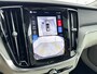 Volvo V60 T6 Recharge Ultra Bright | 18" | Harman Kardon | Panoramadak | Head-Up | Full LED | 360 Camera | Elektr. verst. Stoelen | Stoel/Stuur/Achterbankverwarming | Adaptieve Cruise | BLIS